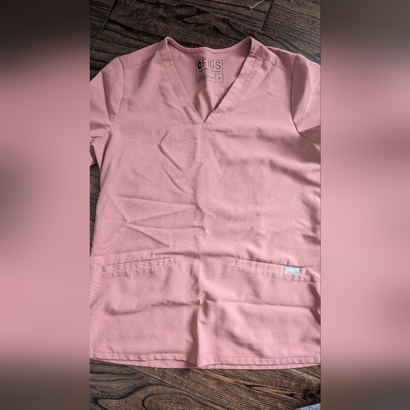 Figs mauve top matches mauve pants with the white string I have in the closet. - Picture 1 of 1